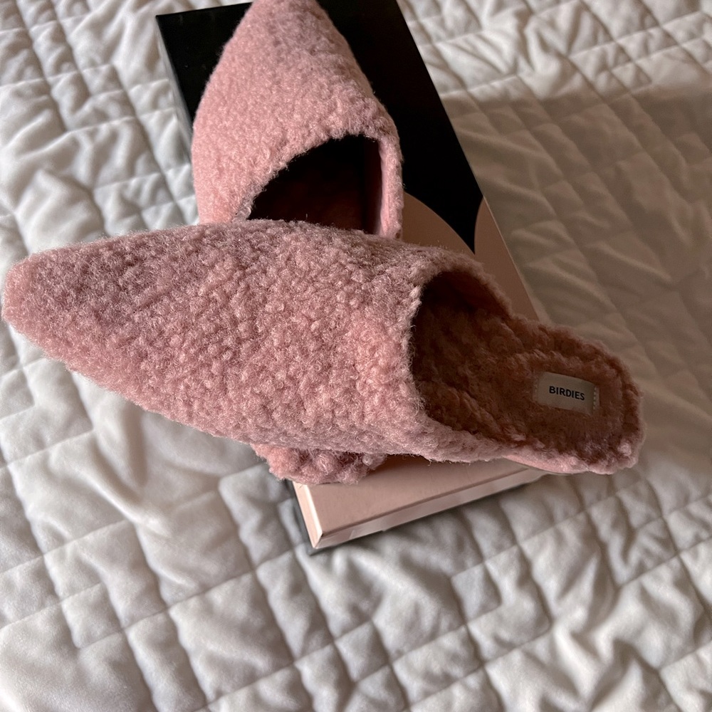 Blush Birdies Lark faux shearling slides. Size 10.